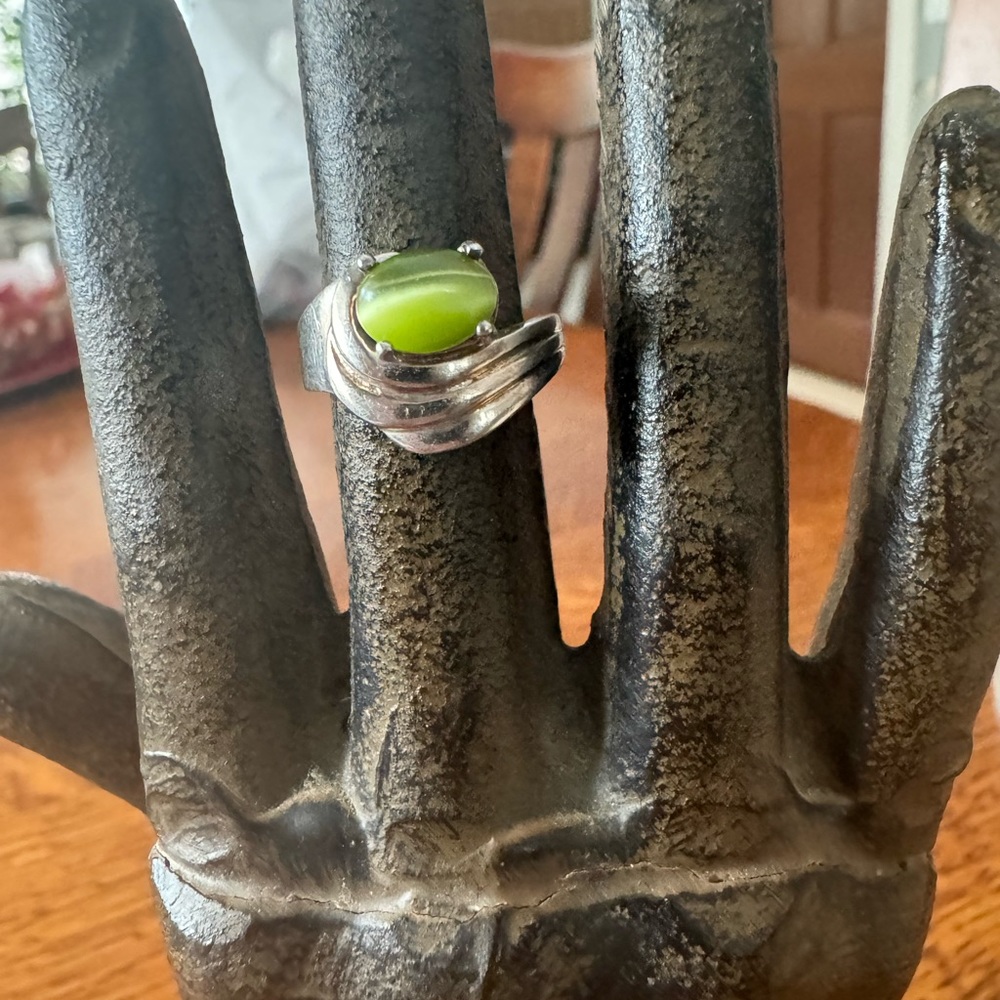Ladies size 5 sterling silver peridot ring
